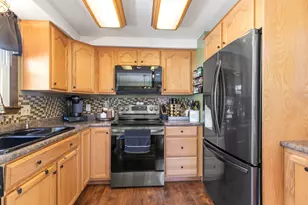 32 Rosewood Cir, Sanford, ME 04083 - Photo 6