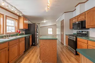 276 Violet Ln, Waldoboro, ME 04572 - Photo 4