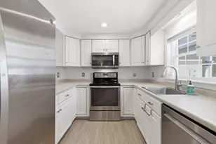 9 Hampton Glen Dr, Kennebunk, ME 04043 - Photo 8