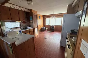 17 Water St, Mechanic Falls, ME 04256 - Photo 16