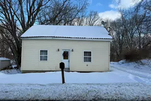 105 Bray Ave, Fairfield, ME 04937 - Photo 4