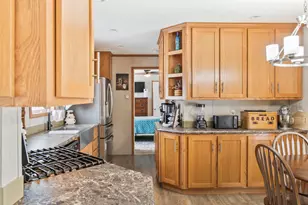 14 Circus Pl, Brunswick, ME 04011 - Photo 6