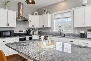 81 Queen St, Gorham, ME 04038 - Photo 8