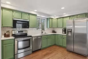 10 Deerfield Cir, Standish, ME 04084 - Photo 8