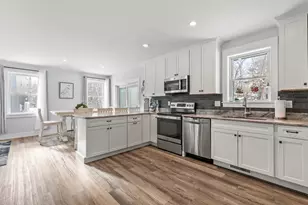 11 Driftwood Ln, York, ME 03909 - Photo 2