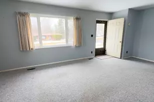 99 Canterbury St, Presque Isle, ME 04769 - Photo 8