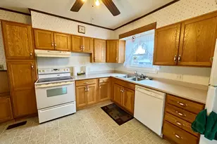 99 Canterbury St, Presque Isle, ME 04769 - Photo 6