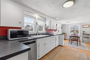 267 W Elm St, Yarmouth, ME 04096 - Photo 2