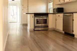 82 Oakland St, Waterville, ME 04901 - Photo 8