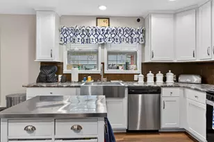 33 Sandalwood Cir, Kittery, ME 03904 - Photo 16