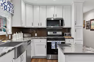 33 Sandalwood Cir, Kittery, ME 03904 - Photo 2