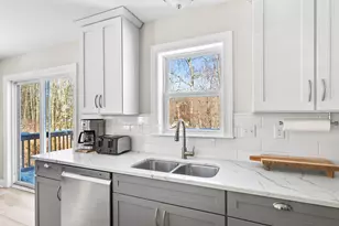 14 Beech St, Camden, ME 04843 - Photo 12