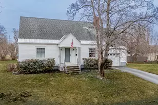 479 Essex St, Dover Foxcroft, ME 04426 - Photo 2