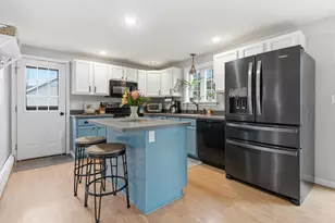 7 Poplar St, Old Orchard Beach, ME 04064 - Photo 2