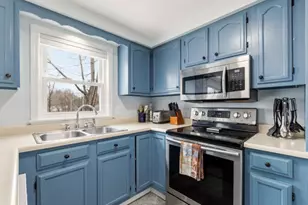 60 King St, Saco, ME 04072 - Photo 10