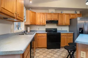 21 Kyle St, Brunswick, ME 04011 - Photo 8