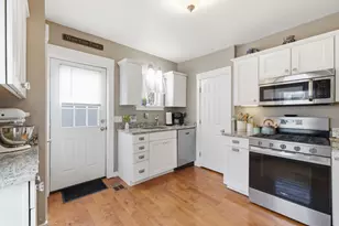 24 Grove St, Kennebunk, ME 04043 - Photo 6