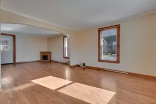 44 Towle St, Auburn, ME 04210 - Photo 10