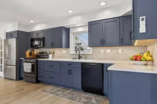 119 Cedar St, Belfast, ME 04915 - Photo 2