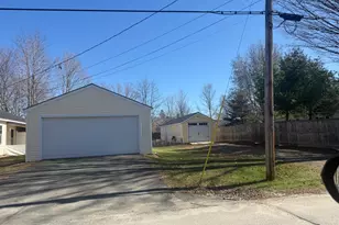 39 E Leavitt St, Skowhegan, ME 04976 - Photo 4
