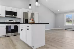 10 Meadow Ln, Oxford, ME 04270 - Photo 26