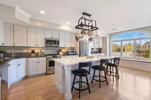19 Bridge St, Kittery, ME 03904 - Photo 4