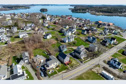 35 Washington Street, Lubec, ME 04652 - Photo 2