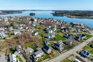 35 Washington St, Lubec, ME 04652 - Photo 2
