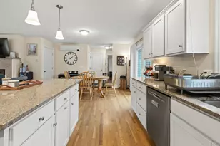690 Auburn St, Portland, ME 04103 - Photo 10
