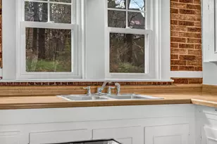22 Parker St, Bangor, ME 04401 - Photo 8