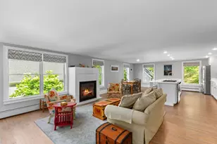 9 Chestnut Hill St, Camden, ME 04843 - Photo 4