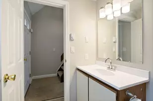 139 Broadway, South Portland, ME 04106 - Photo 16