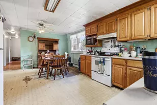 392 Elm St, Mechanic Falls, ME 04256 - Photo 10