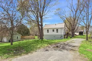 27 Water St, Orono, ME 04473 - Photo 2