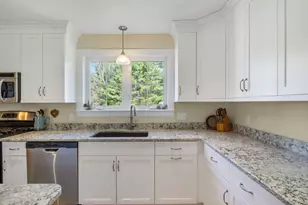 10 Lexington Dr, Kennebunk, ME 04043 - Photo 12