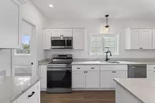 132 Myrtle St, Westbrook, ME 04092 - Photo 6