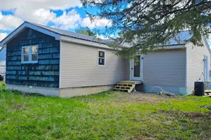 50 Elizabeth St, Presque Isle, ME 04769 - Photo 4