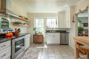 35 Orange St, Rockland, ME 04841 - Photo 4