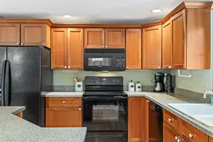 37 Shelby Ln, South Portland, ME 04106 - Photo 10