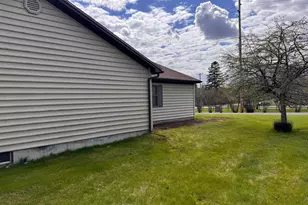 51 Academy St, Presque Isle, ME 04769 - Photo 4