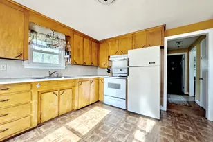 451 Summit St, Portland, ME 04103 - Photo 12