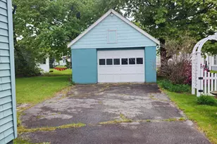 28 Eastland Ave, Millinocket, ME 04462 - Photo 2