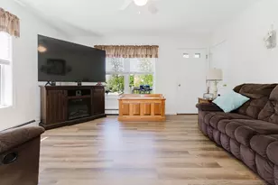 135 Meadow Ln, Farmington, ME 04938 - Photo 12