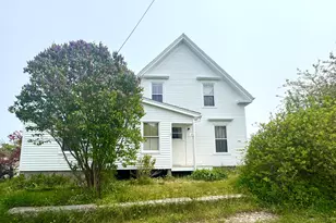 33 Carver St, Vinalhaven, ME 04863 - Photo 1