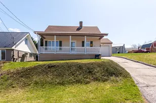 186 Mountainview Ave, Madawaska, ME 04756 - Photo 1