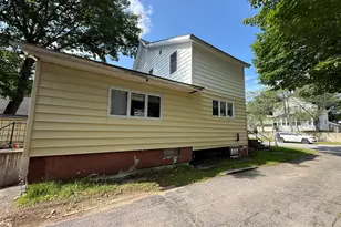 14 Somerset St, Millinocket, ME 04462 - Photo 1