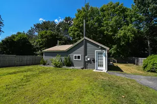 304 N Main St, Pittsfield, ME 04967 - Photo 1