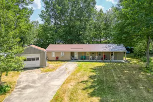 25 Pine St, Newport, ME 04953 - Photo 1