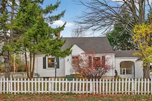 4 Fairview St, Portland, ME 04102 - Photo 1