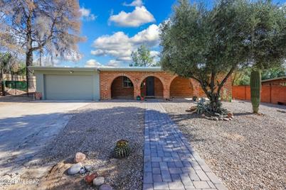 8840 E Hawk Place - Photo 1